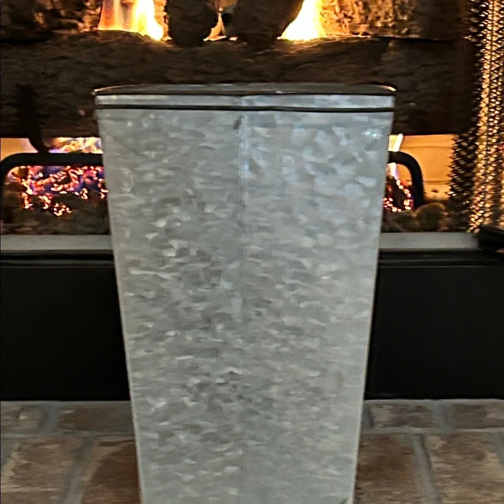 NEW! Vintage Inspired Winter Snowman Metal Wall Pocket Metal Bucket Vase